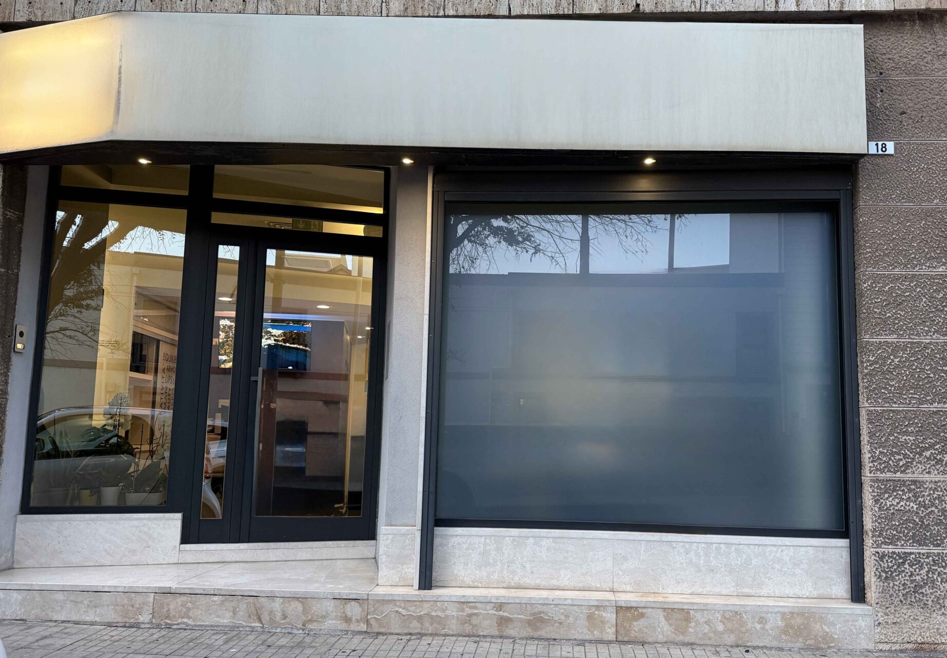 Beispiel für eine versetze Eingangstüre